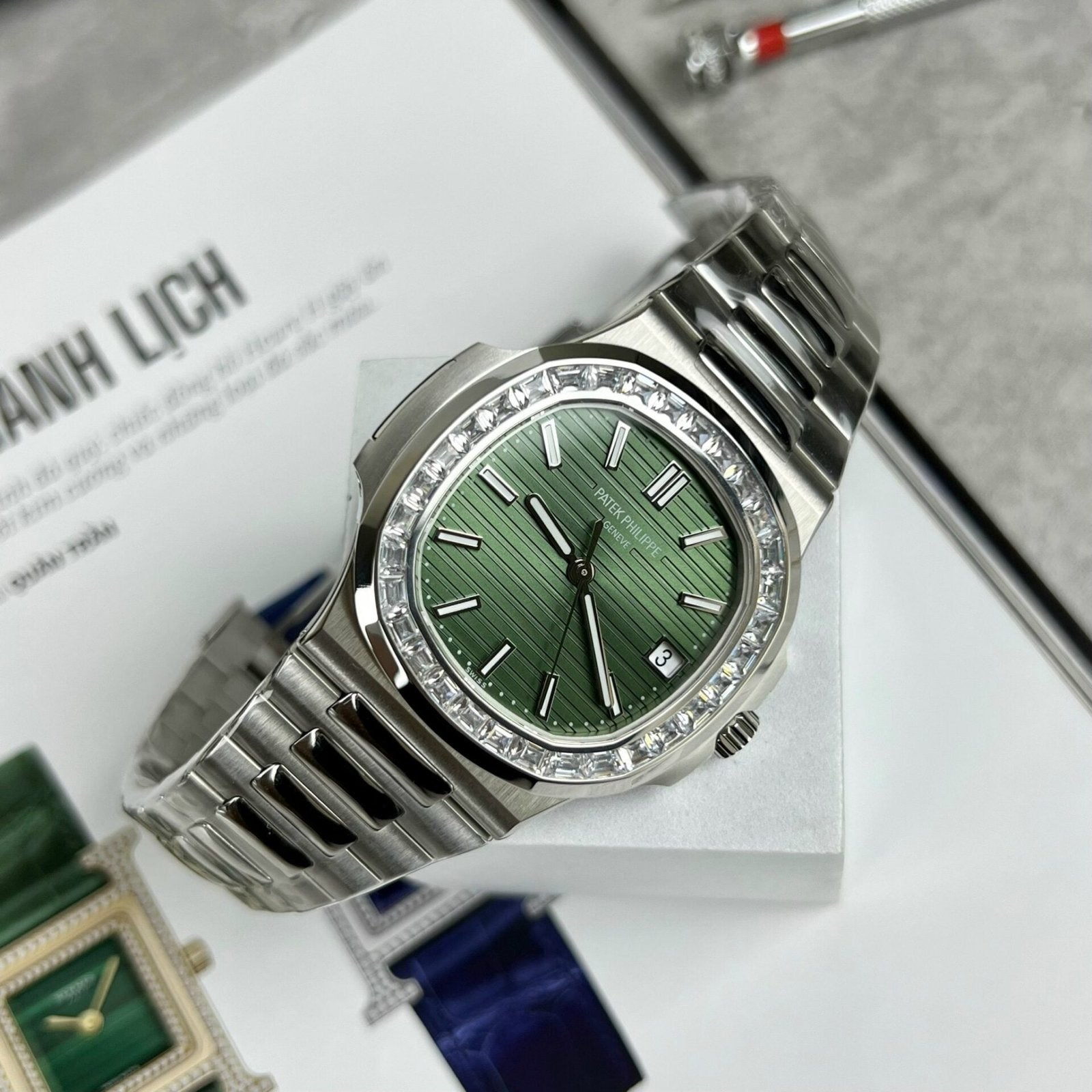 Patek Philippe Watch Nautilus 5723 Green Dial 40mm
