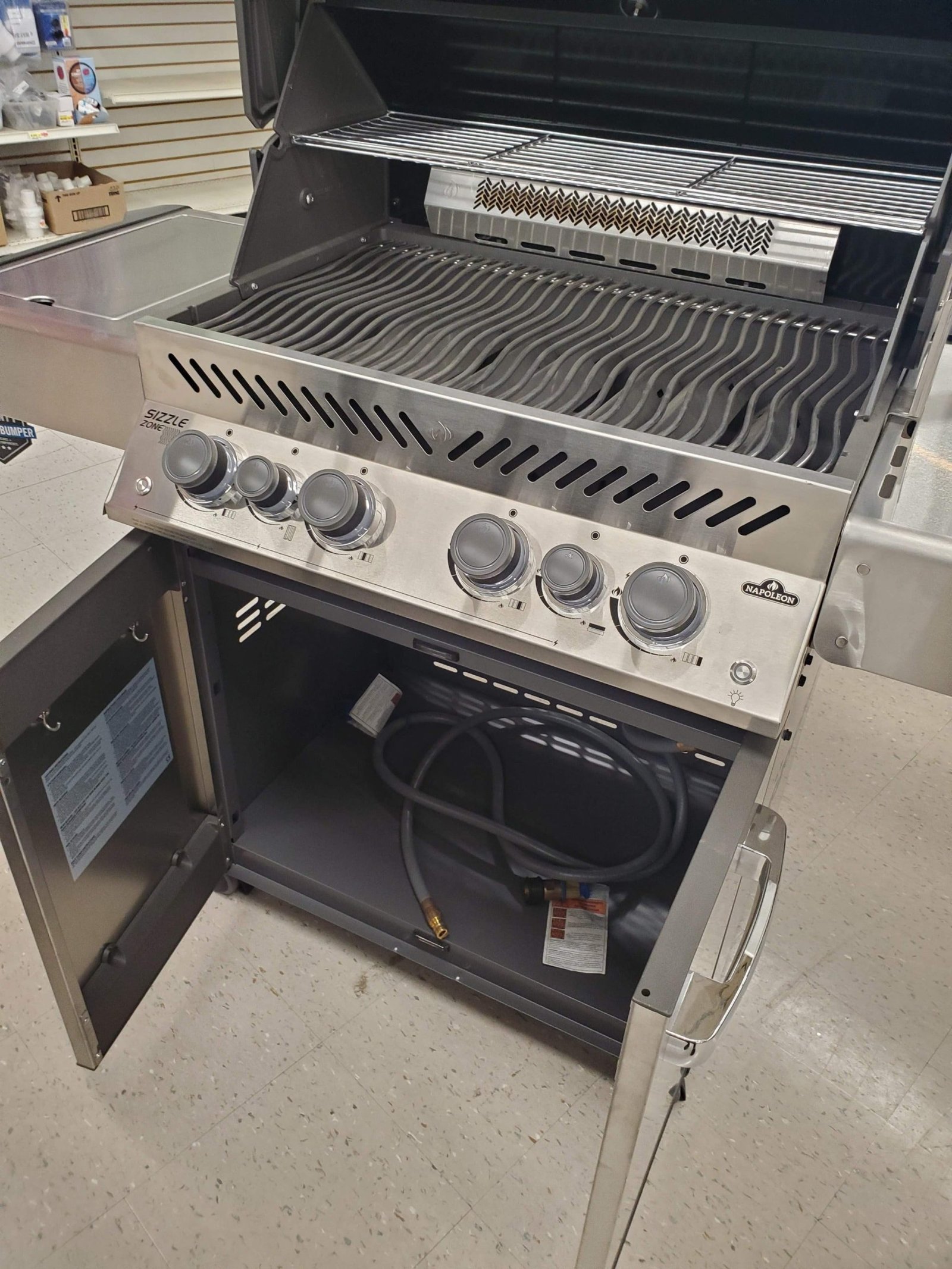 Outlet Napoleon Prestige 500 Propane Grill - Image 3