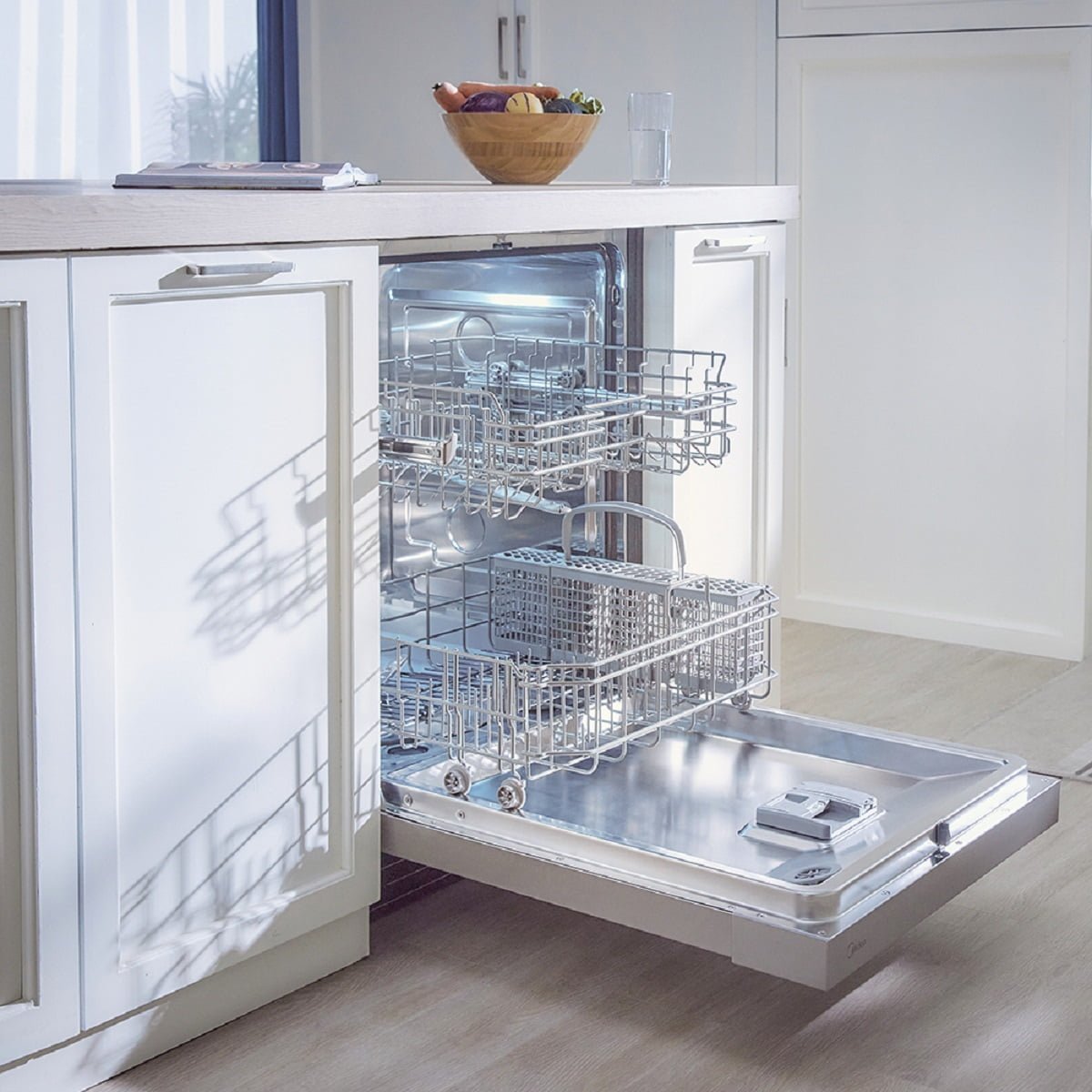 Midea 24 in Built-In Dishwasher with Extended Dry, 52 dBA - Image 4