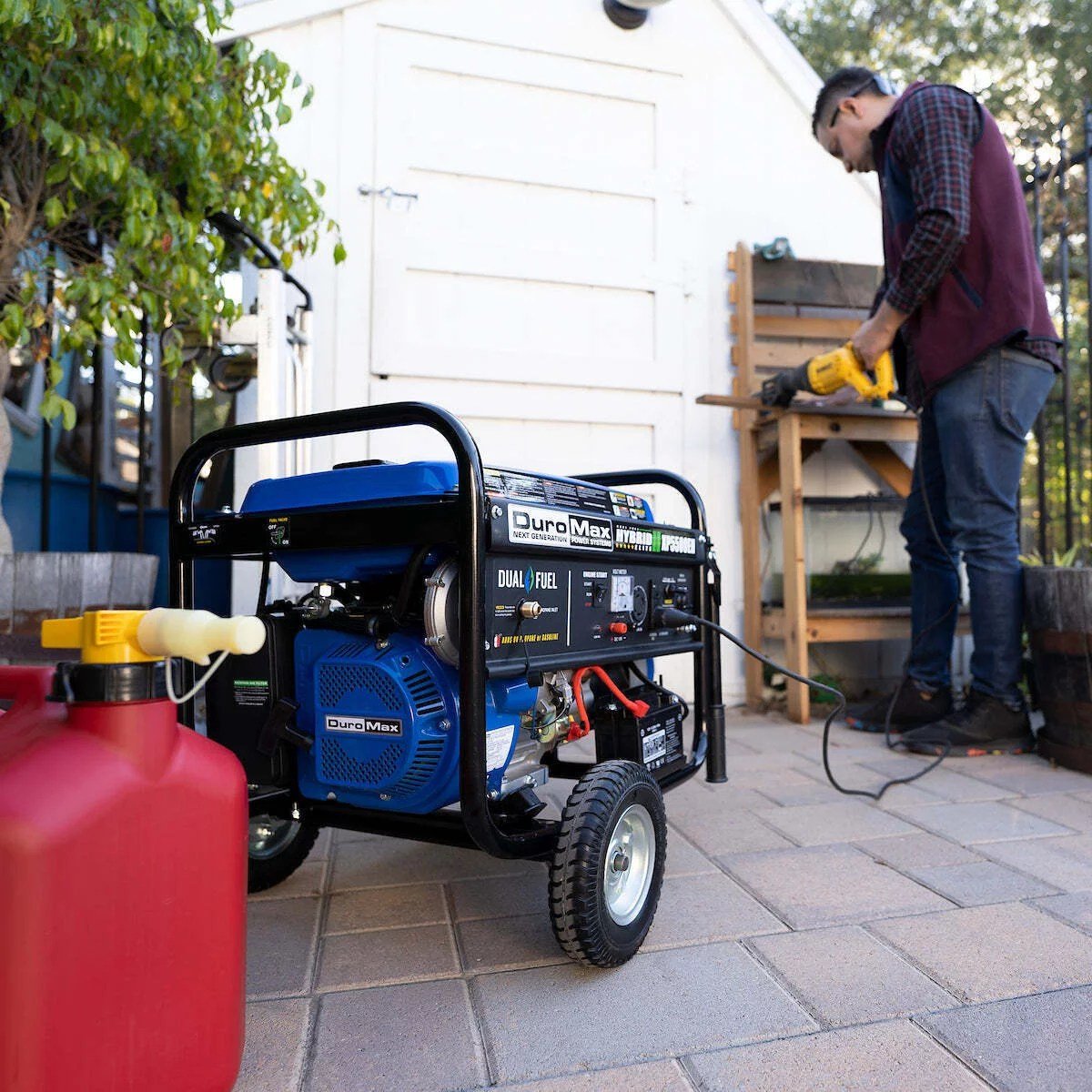 DuroMax XP5500EH 5,500 Watt Portable Dual Fuel Gas Propane Powered Generator - Image 4