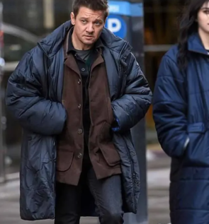 Hawkeye-2021-Jeremy-Renner-Puffer-Coat1.png