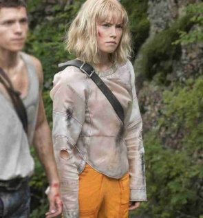 Viola-Eade-Chaos-Walking-White-Jacket.jpg